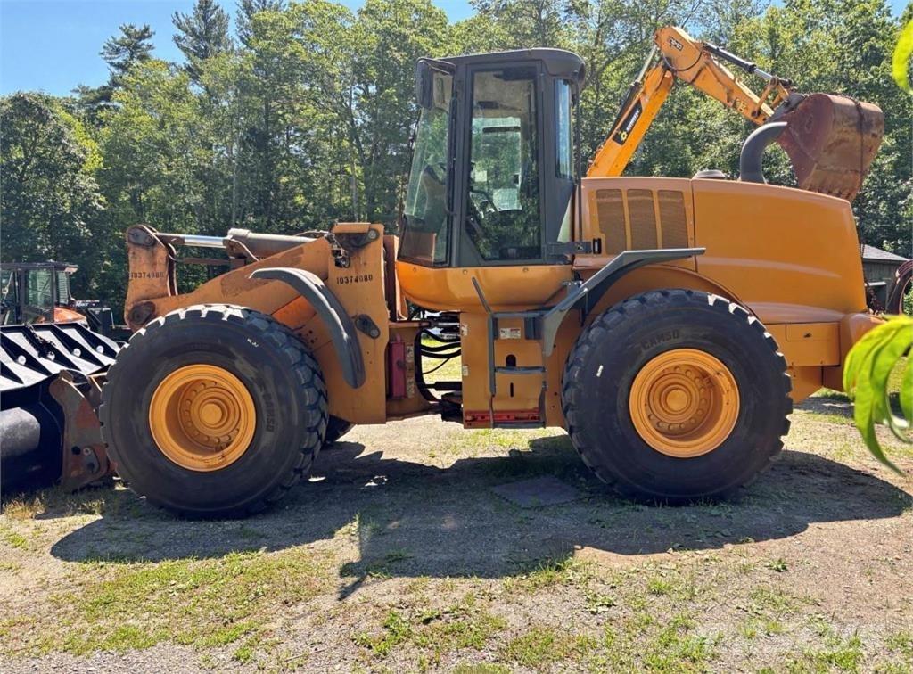 CASE 821F Hjullastere