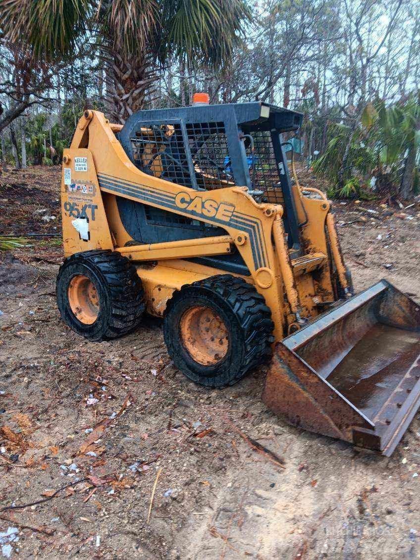 CASE 95XT Kompaktlastere