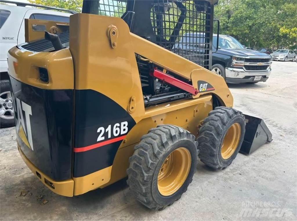 CAT 216B Kompaktlastere
