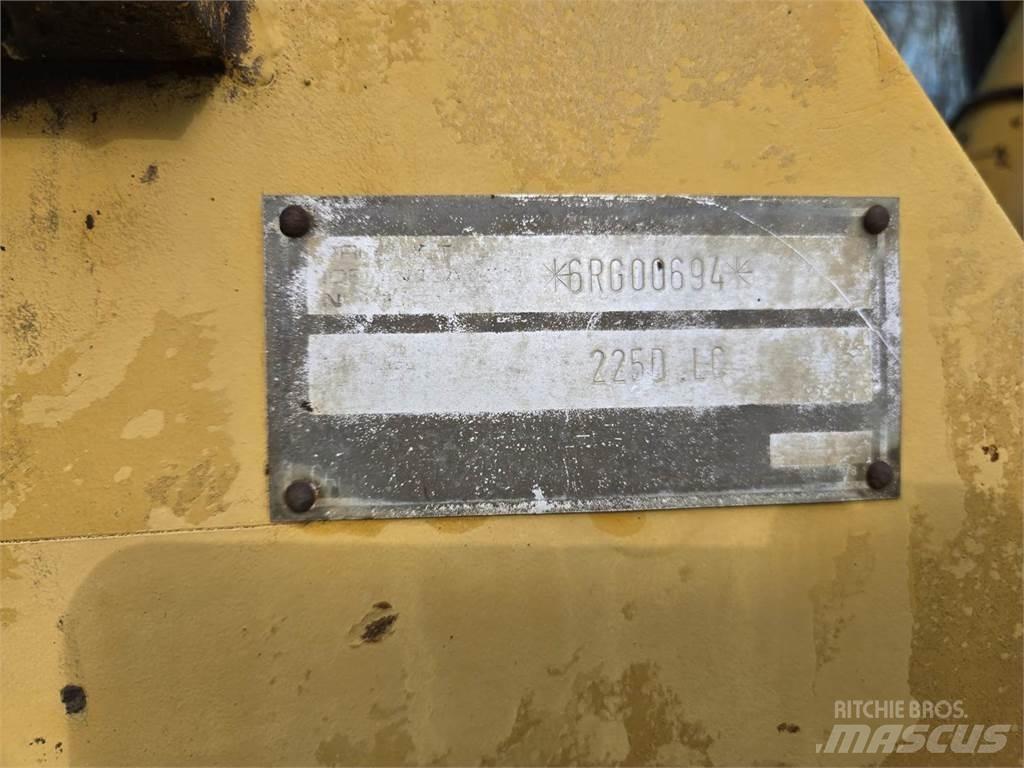 CAT 225D Beltegraver