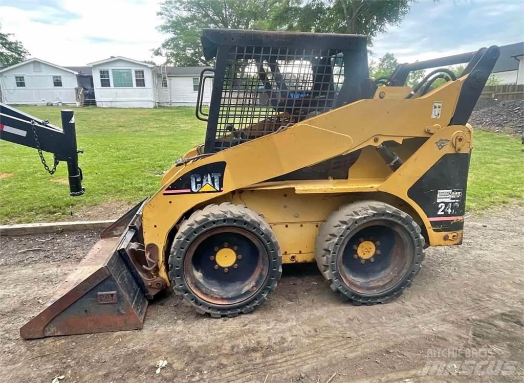 CAT 242 Kompaktlastere