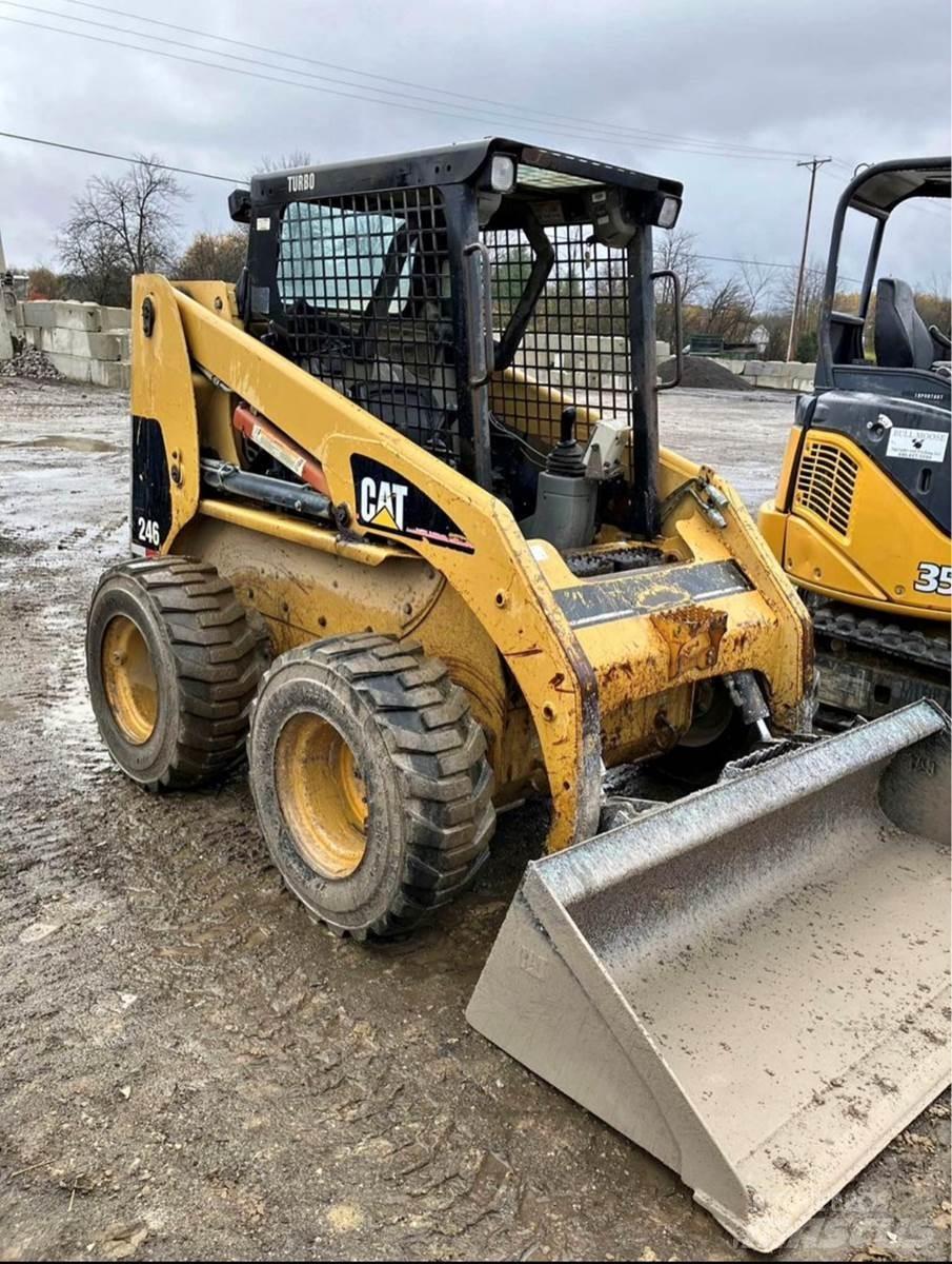 CAT 246 Kompaktlastere