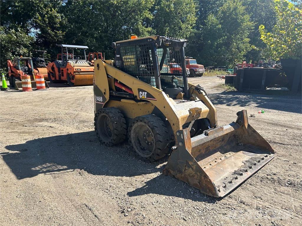 CAT 246B Kompaktlastere