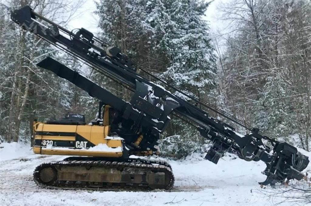 CAT 320L Treknusere
