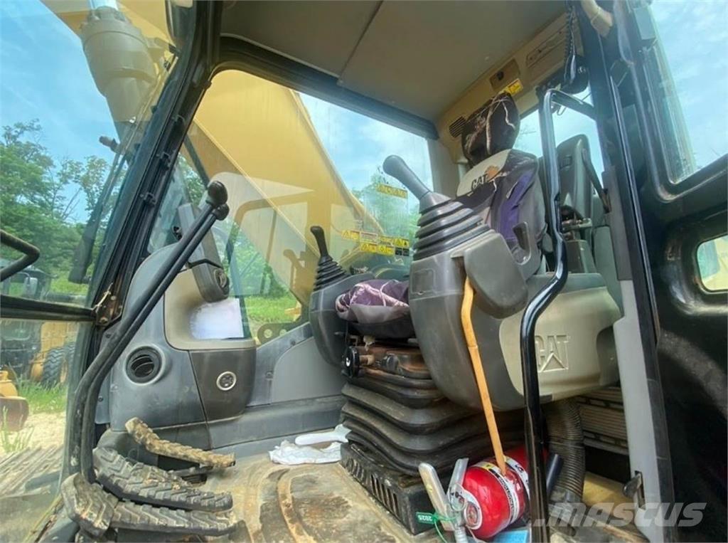 CAT 330DL Beltegraver