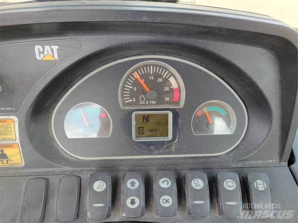 CAT 450F Traktorgravere