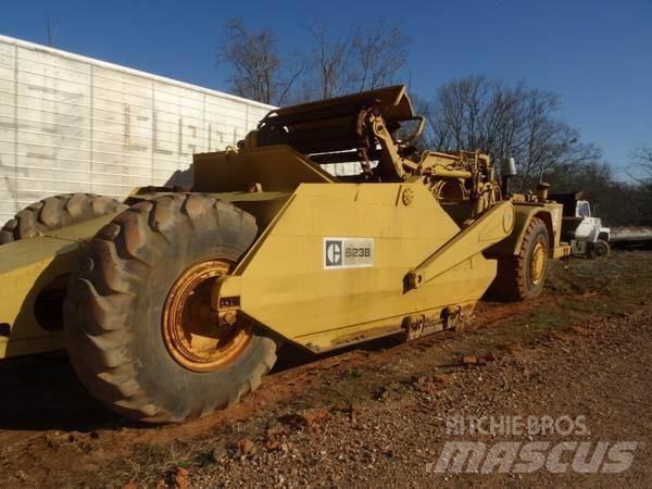 CAT 623B Veiskrape