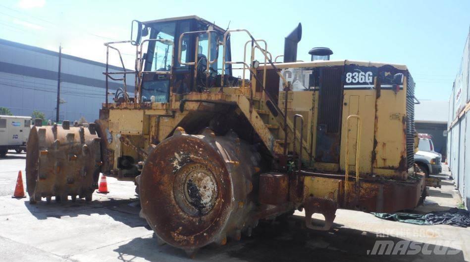 CAT 836G Avfallspresser