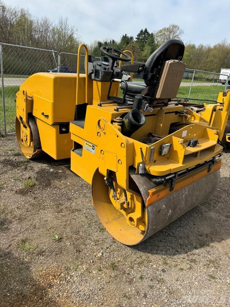 CAT CB34 Asfaltutleggere