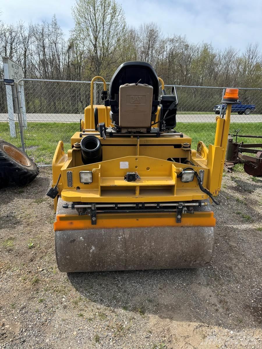 CAT CB34 Asfaltutleggere