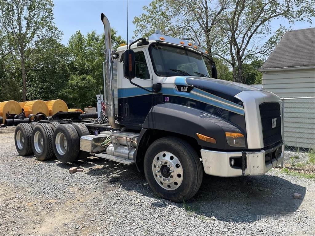 CAT CT660S Trekkvogner