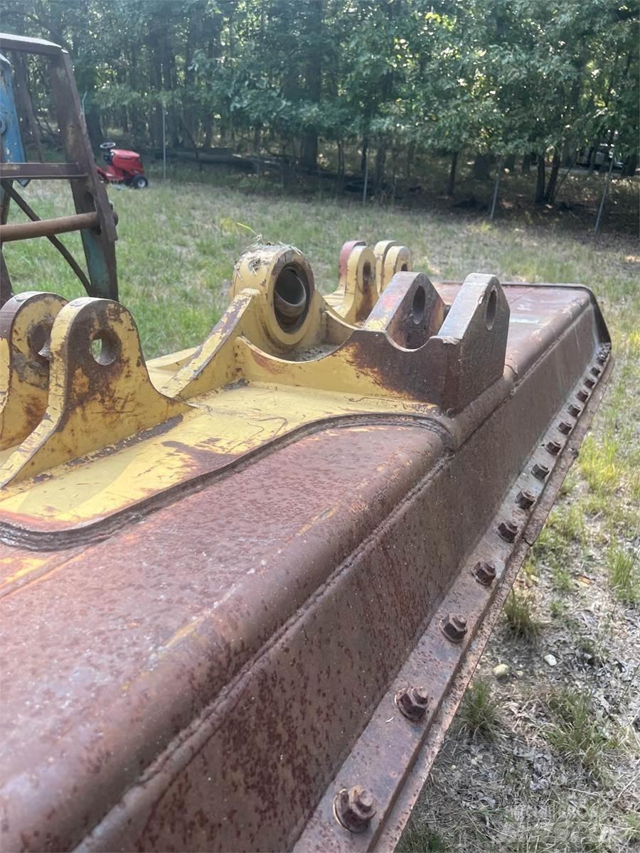 CAT D5K Kniver