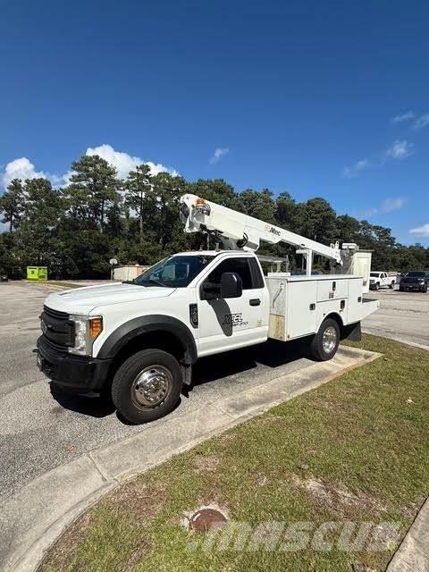 Ford F-450 Bilmontert lift