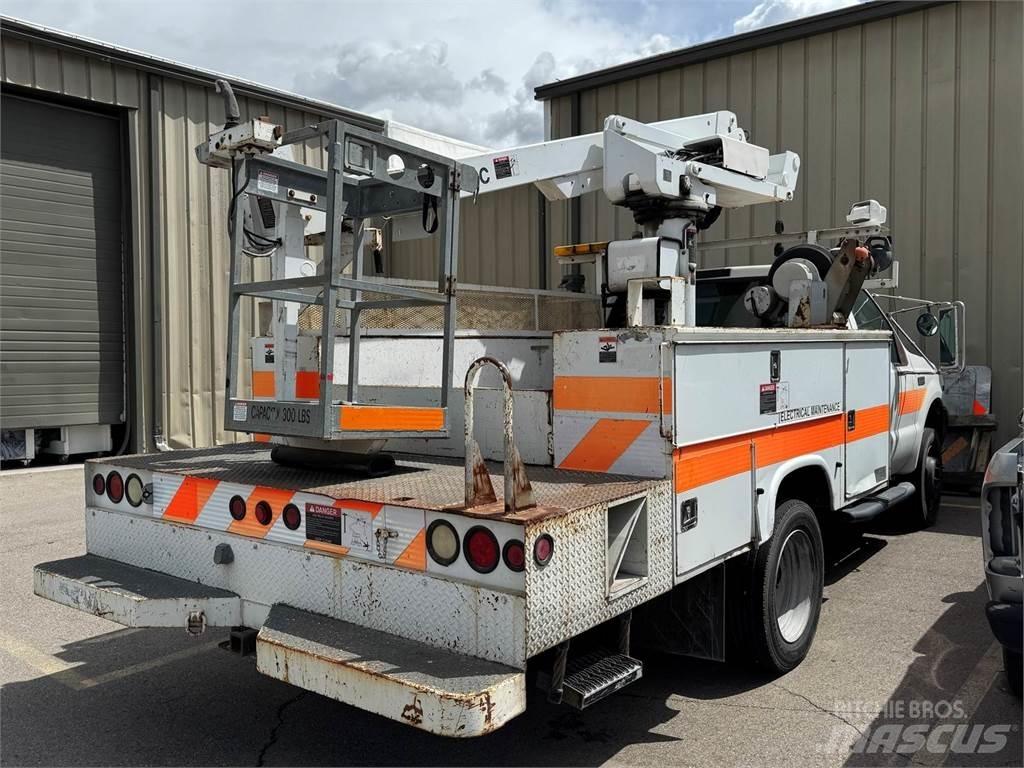 Ford F-550 Bilmontert lift