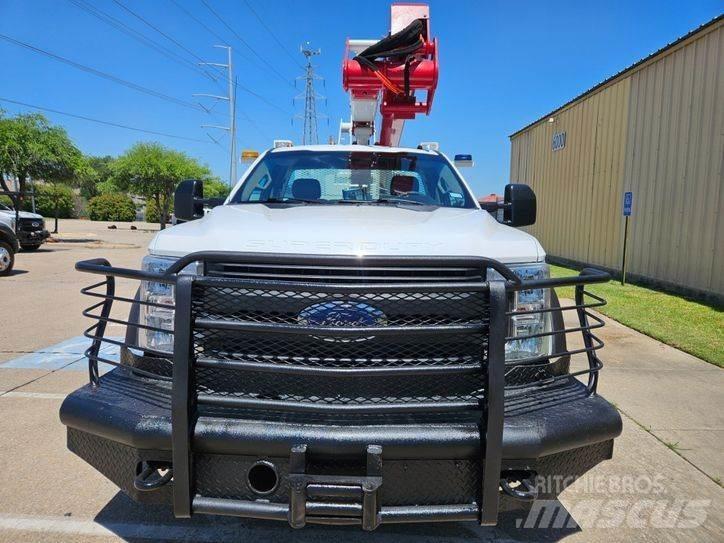 Ford F-550 Bilmontert lift