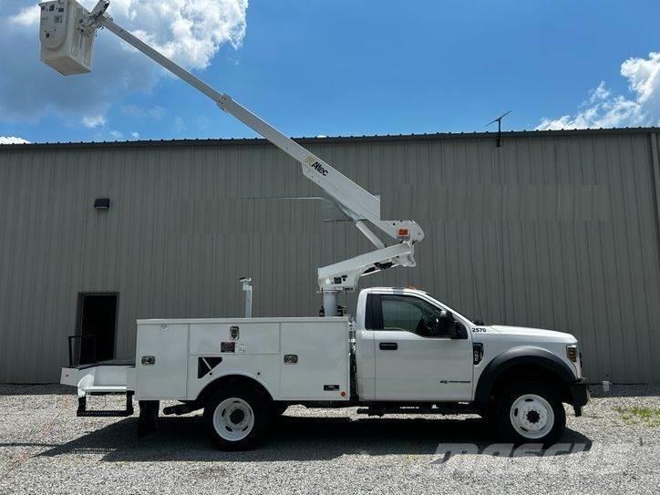 Ford F-550 Bilmontert lift