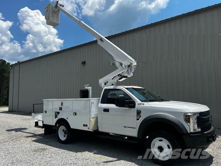 Ford F-550 Bilmontert lift