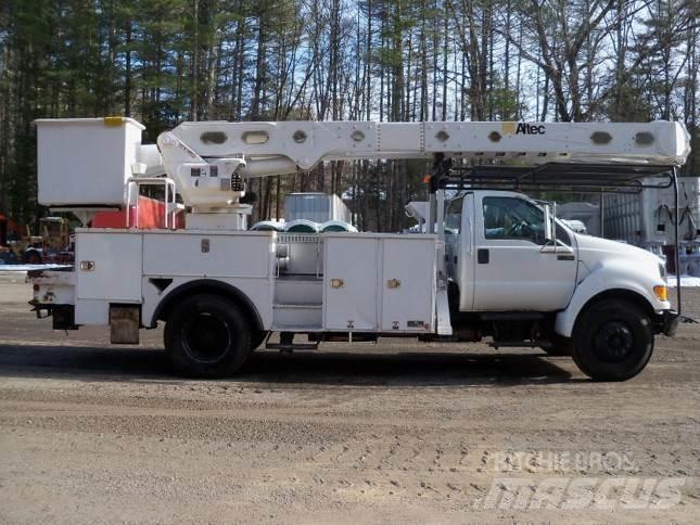Ford F-750 Bilmontert lift