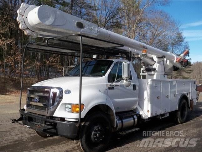 Ford F-750 Bilmontert lift