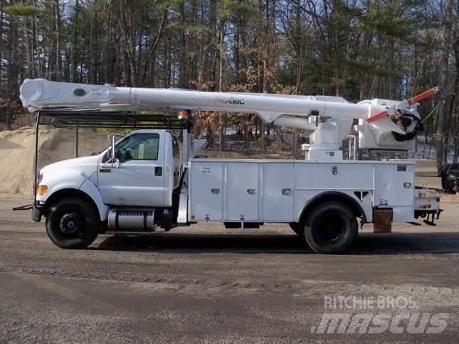 Ford F-750 Bilmontert lift