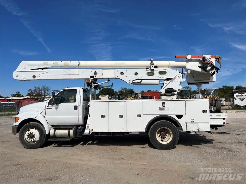 Ford F-750 Bilmontert lift