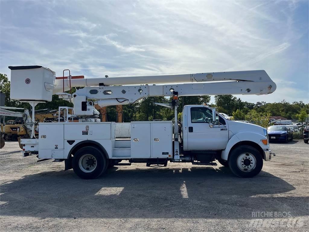 Ford F-750 Bilmontert lift