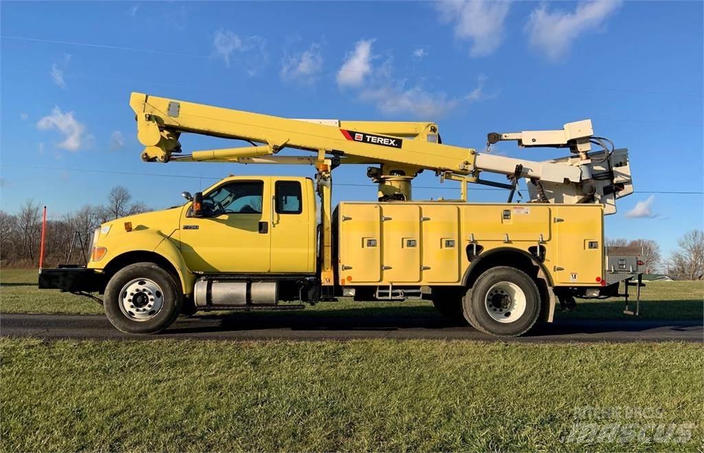 Ford F-750 Bilmontert lift