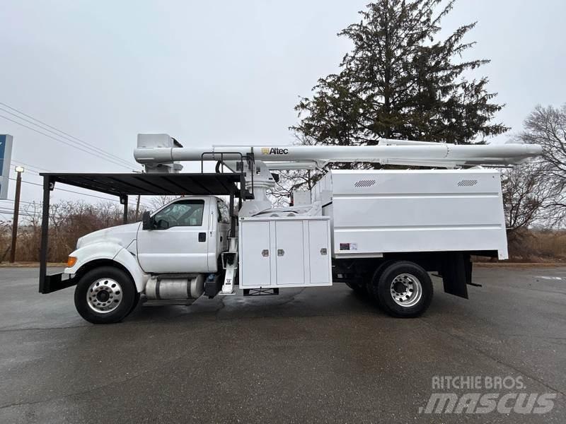 Ford F-750 Bilmontert lift