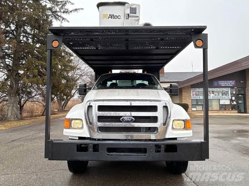 Ford F-750 Bilmontert lift