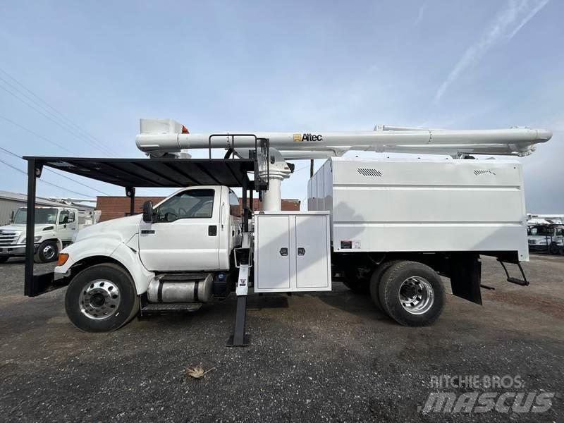 Ford F-750 Bilmontert lift