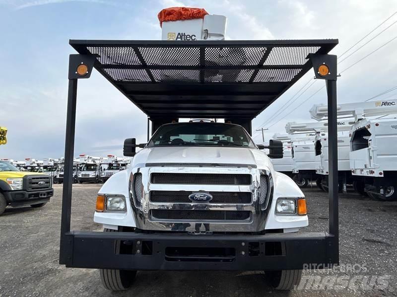 Ford F-750 Bilmontert lift