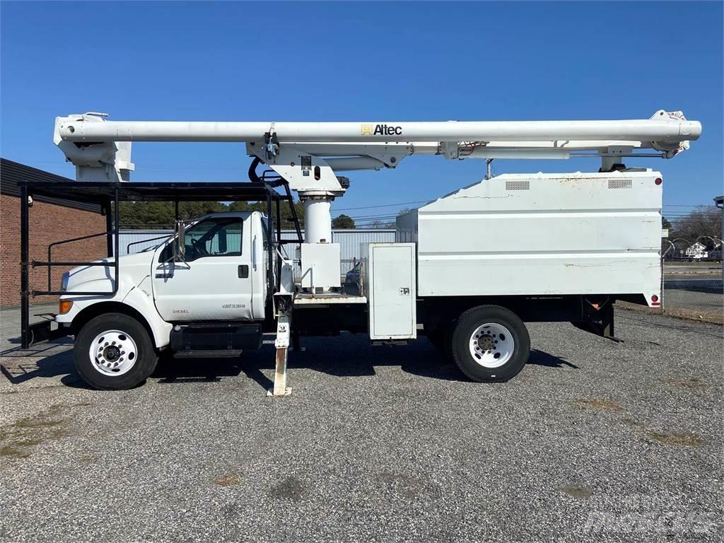 Ford F-750 Bilmontert lift