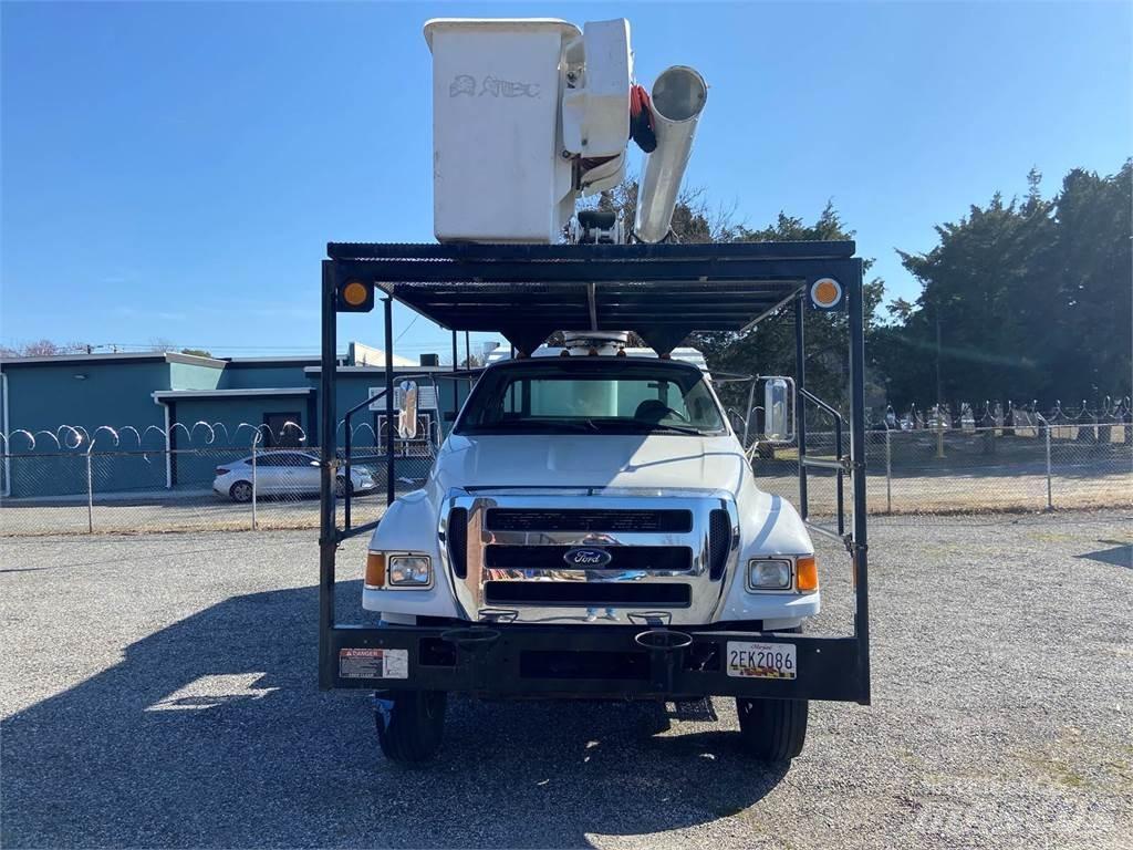 Ford F-750 Bilmontert lift