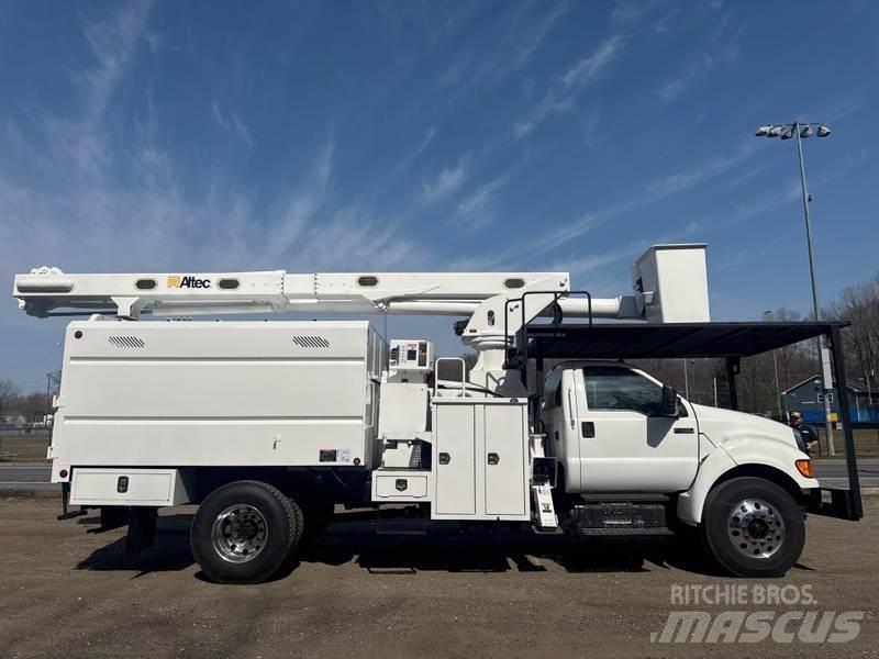 Ford F-750 Bilmontert lift