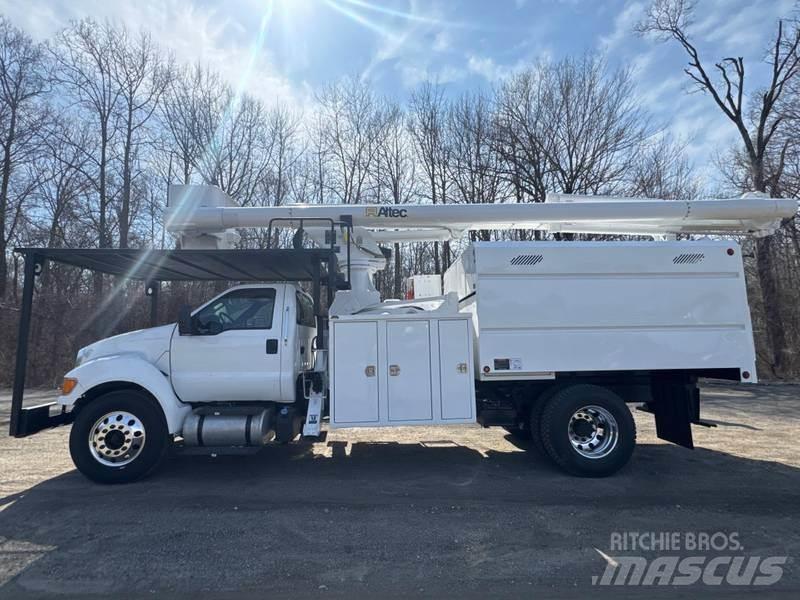 Ford F-750 Bilmontert lift