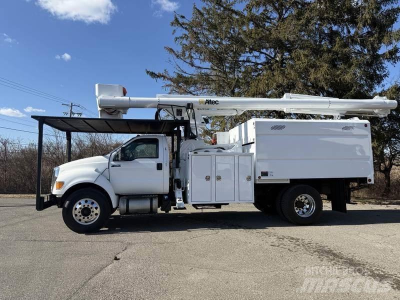 Ford F-750 Bilmontert lift