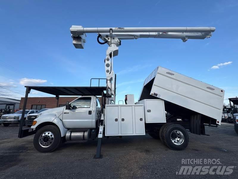 Ford F-750 Bilmontert lift