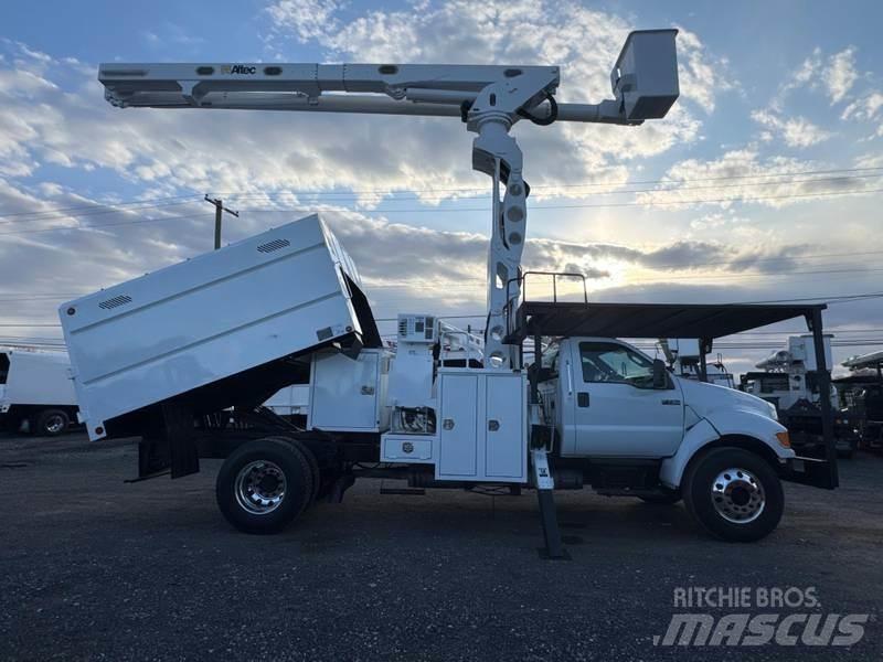 Ford F-750 Bilmontert lift