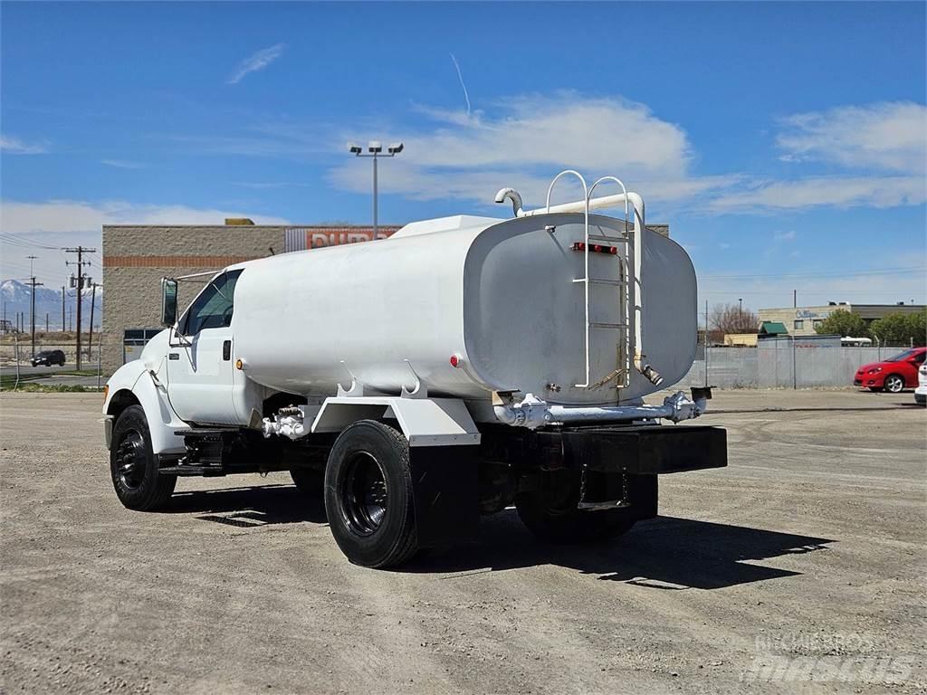 Ford F-750 Tankbiler