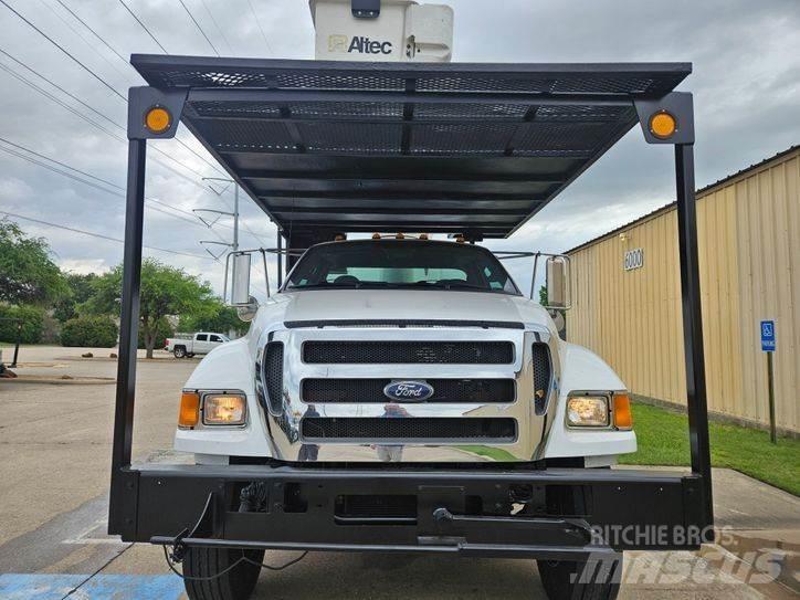 Ford F-750 Bilmontert lift