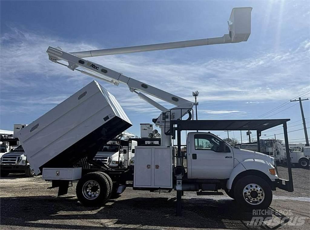 Ford F-750 Bilmontert lift
