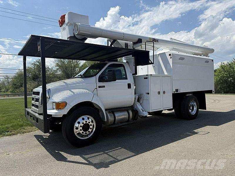 Ford F-750 Bilmontert lift