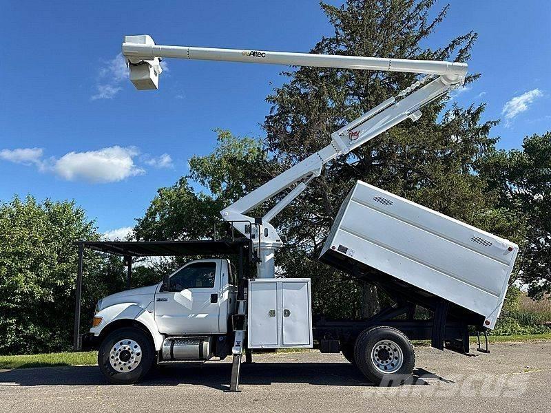 Ford F-750 Bilmontert lift