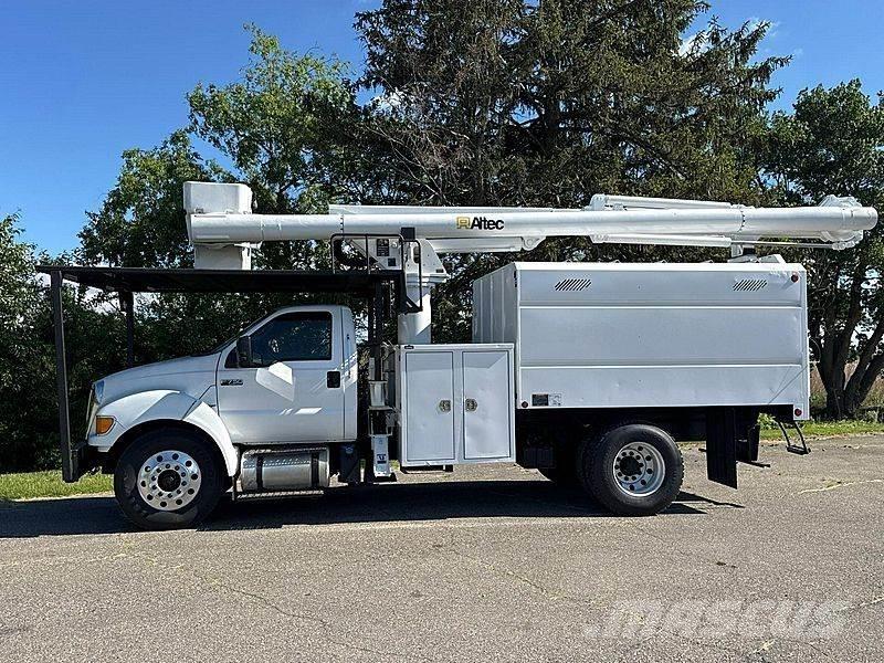 Ford F-750 Bilmontert lift