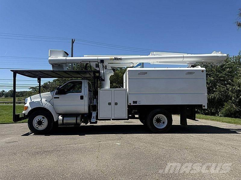Ford F-750 Bilmontert lift