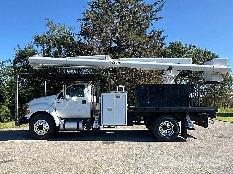 Ford F-750 Bilmontert lift