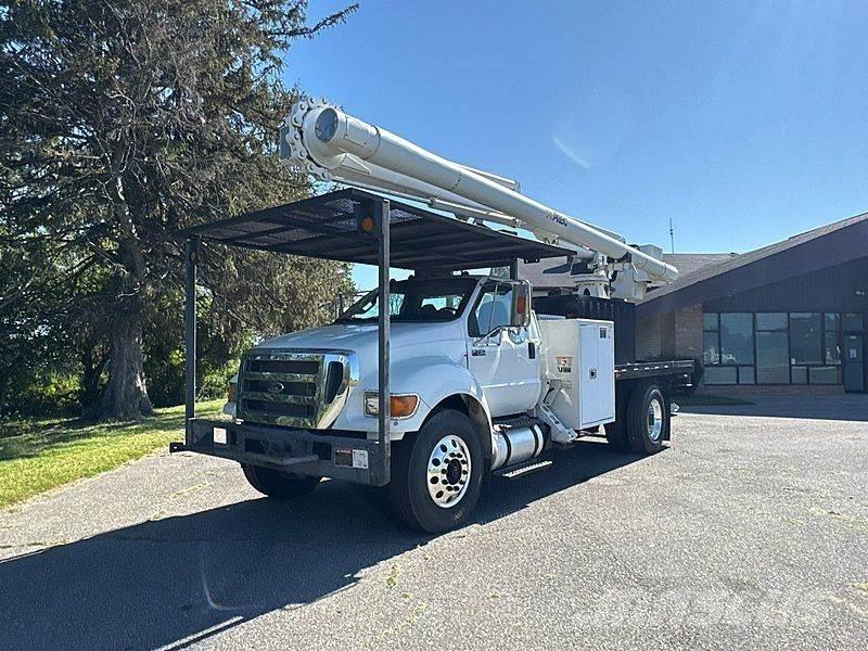 Ford F-750 Bilmontert lift