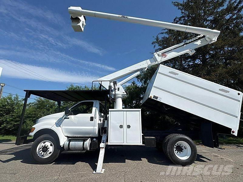 Ford F-750 Bilmontert lift