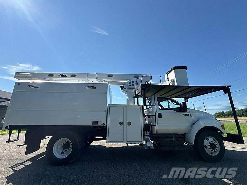 Ford F-750 Bilmontert lift