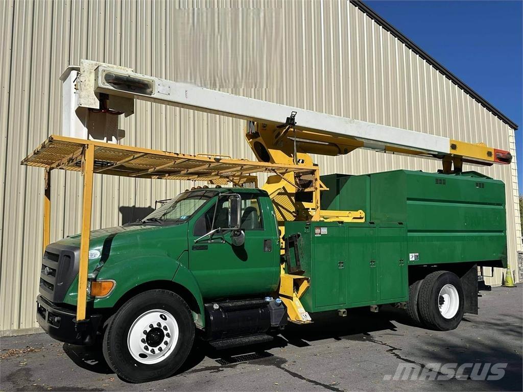 Ford F-750 Bilmontert lift